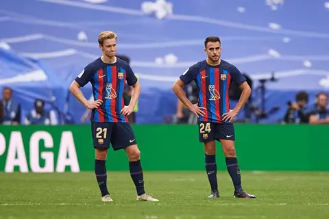 برشلونة يعمل على التجديد لإيريك جارسيا وفرينكي دي يونج